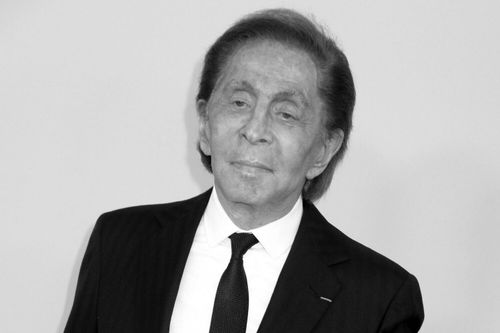 Black and white portrait of Kirk Kerkorian, an elderly man in a suit.